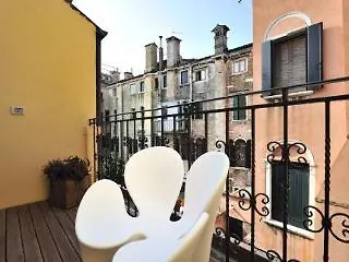 Dorsoduro Terrace And Garden